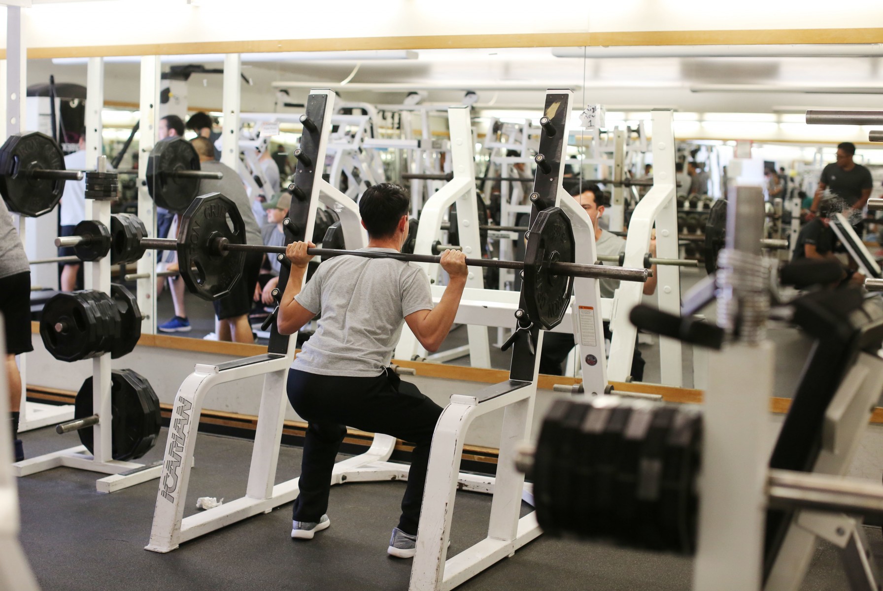 Student quatting in CSULA fitness center