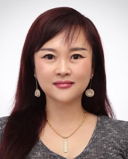 Eurina Headshot