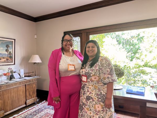 VedeJenne and Mariana posing together 