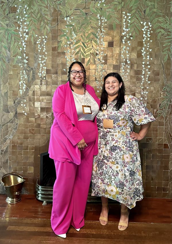 VedeJenne and Mariana posing together 
