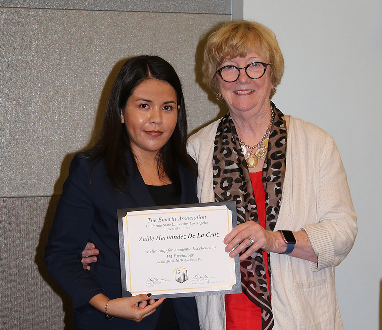 Zaide Hernandez de la Cruz, student, with professor presenting award