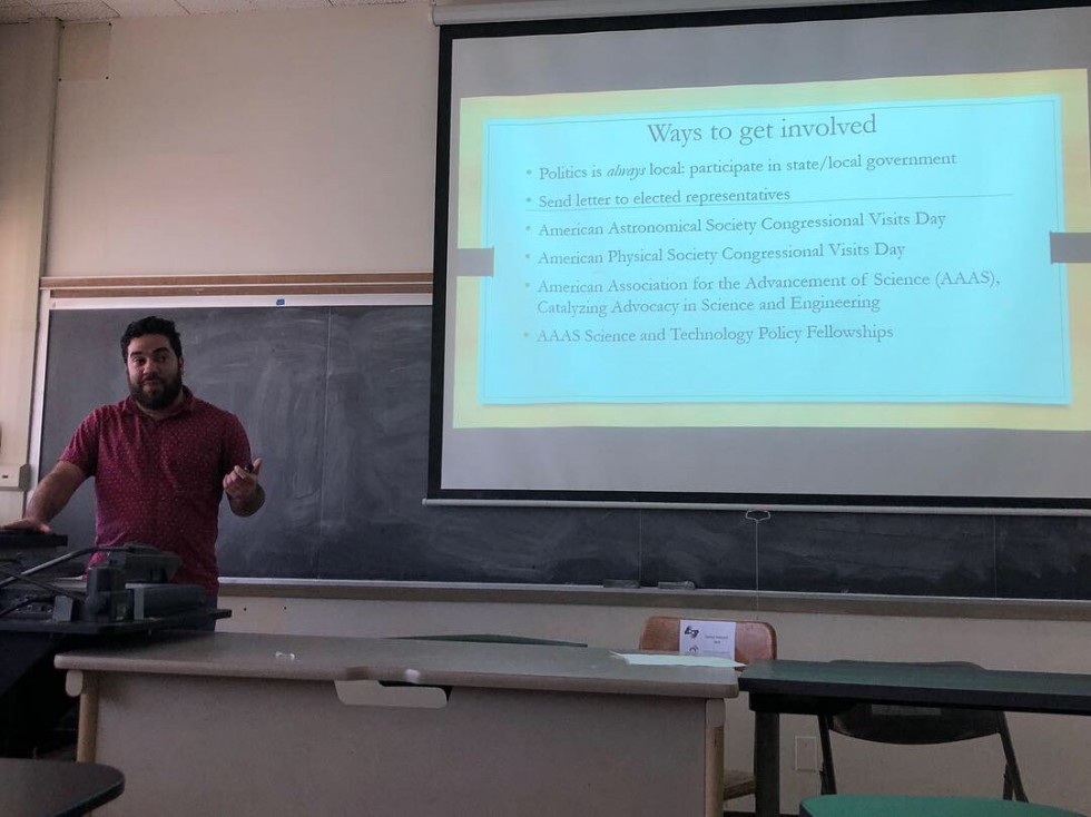 Master's student Héctor Delgado speaks about science policy and advocacy at the April 24, 2019 Journal Club meeting.