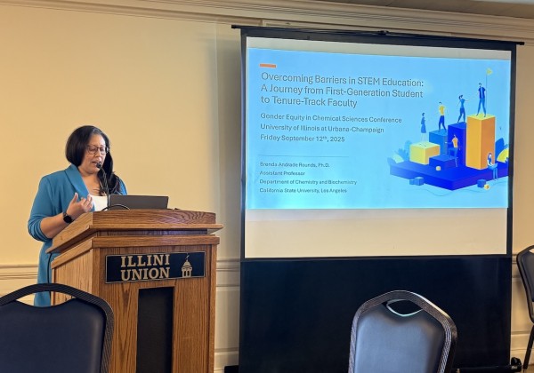 Dr. Andrade giving keynote at U of I 