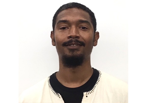 Serie McDougal III standing in front of a white wall