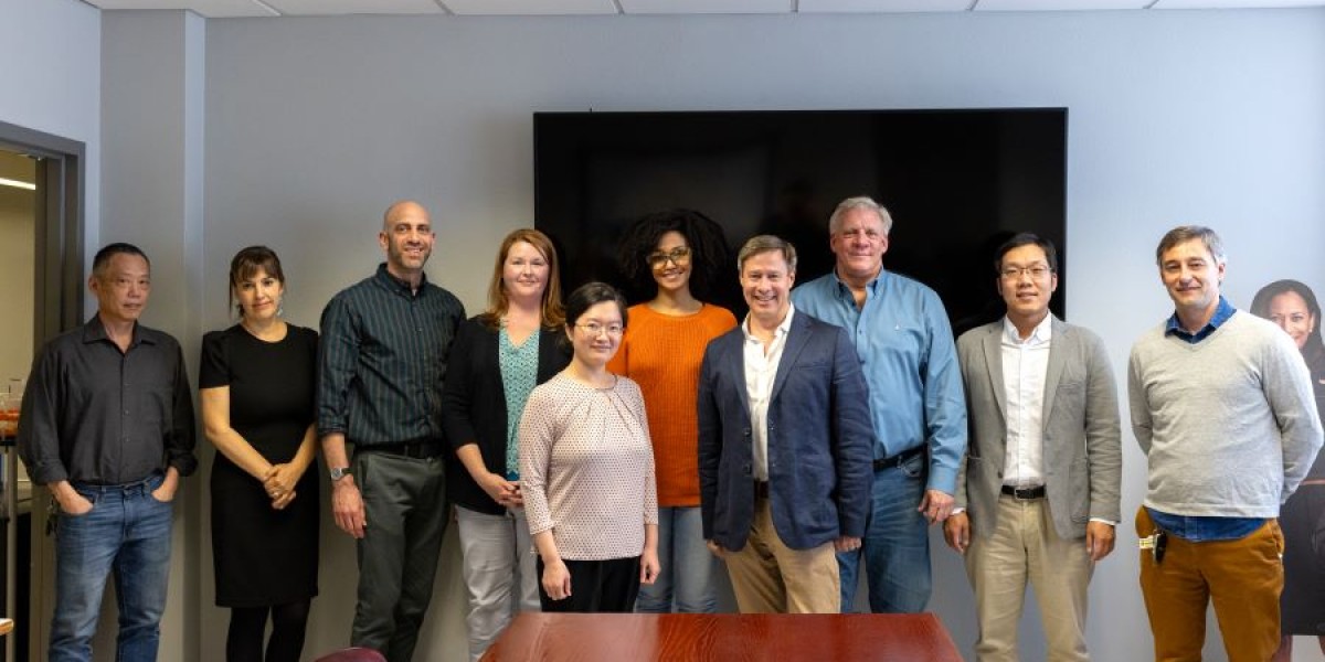 Faculty group photo.