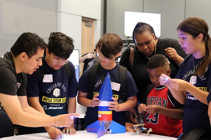 MESA students watch ECST student demo