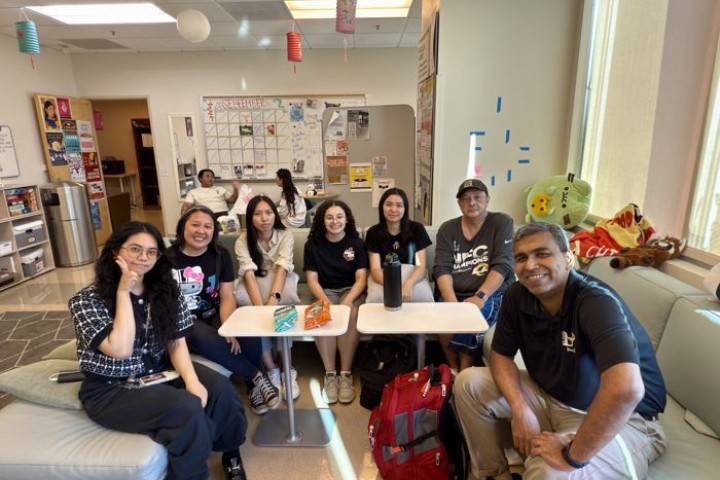 ROOTS Scholars gathered together at a Snack Hour