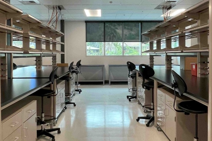 la biospace lab bench