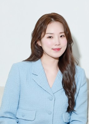 Dr. Kelly Yoon