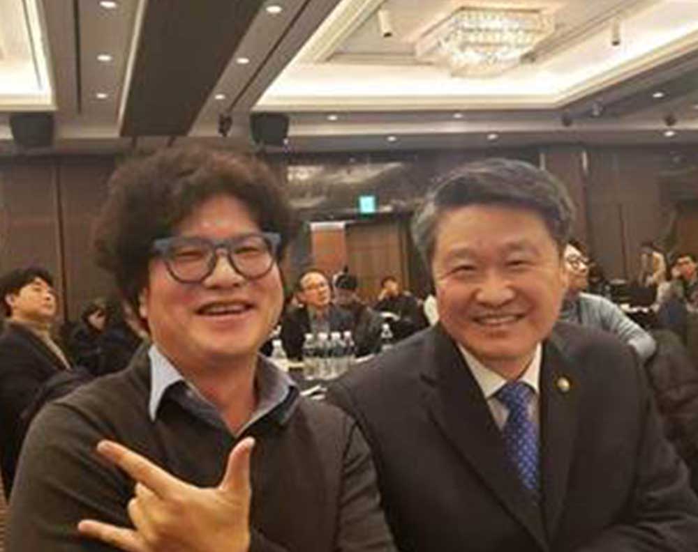 Jongwook Woo at an event with Assistant Secretary Kim